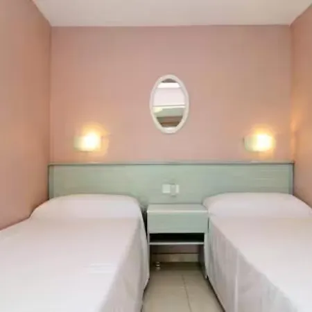 Bermudas Con Piscina En Benidorm