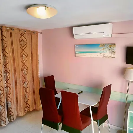 Bermudas Con Piscina En * Benidorm