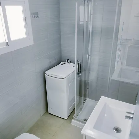 Bermudas Con Piscina En Apartment Benidorm