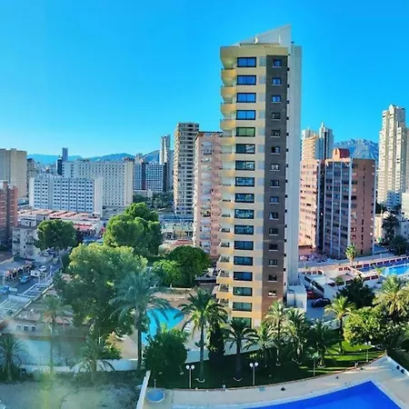 Bermudas Con Piscina En